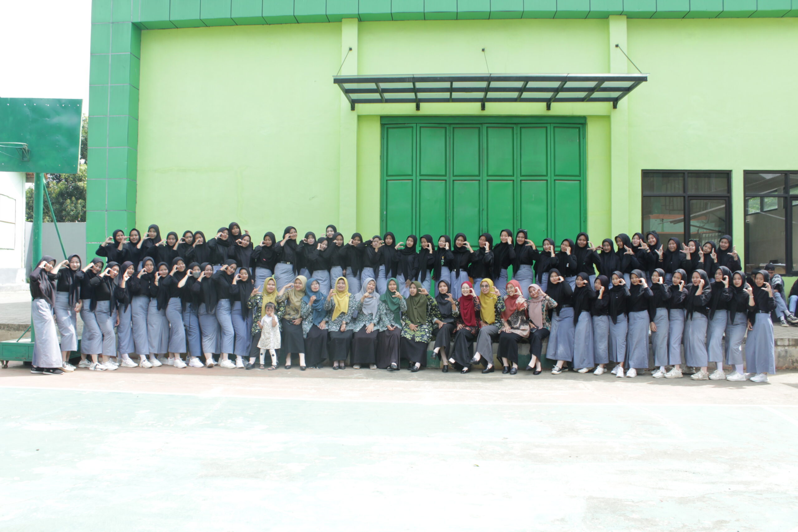 foto kenangan kelas xii smk khozinatul ulum todanan